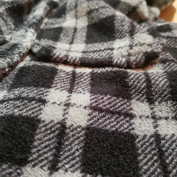 3/$30  Kids Robe! Fuzzy & Soft With Pockets! - Picture 2 of 11
